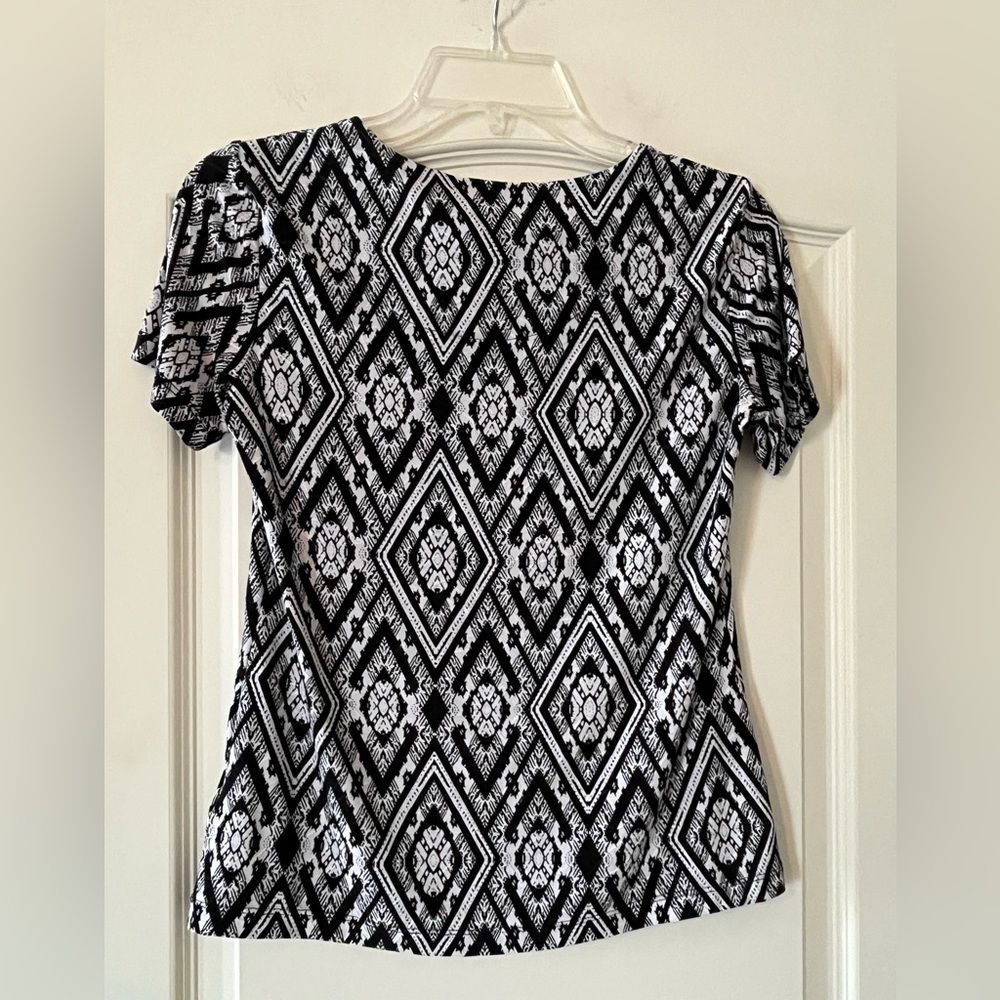 JM Collection Petite Black and White Graphic Textured Blouse Size XS - Picture 2 of 10
